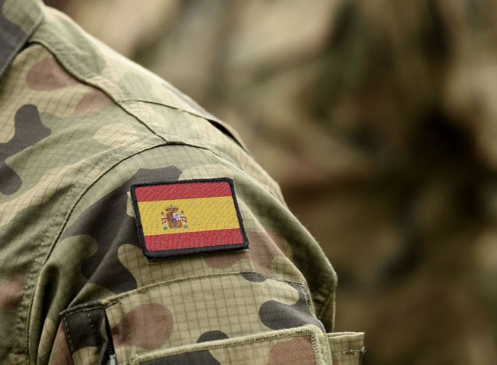 Mer &auml;n hundra afghanska tolkar har bist&aring;tt de spanska trupperna i Afghanistan.