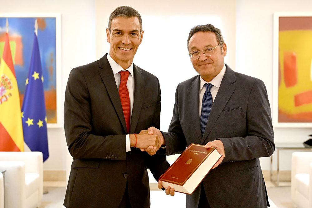 Regeringschefen Pedro S&aacute;nchez tog emot riks&aring;klagar&auml;mbetets &aring;rsredovisning av &Aacute;lvaro Garc&iacute;a Ortiz den 5 september.