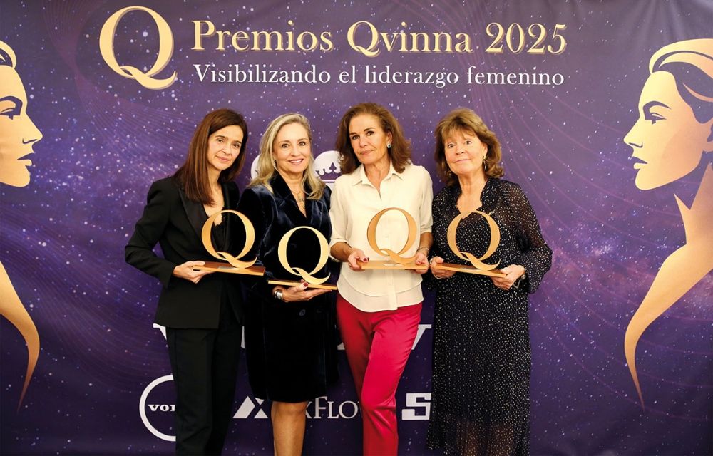 De fyra pristagarna Medora Miranda, Cristina Sancho Ferr&aacute;n, Paula Mart&iacute;nez Rodr&iacute;guez och Ingela Brandberg prisades f&ouml;r sina banbrytande insatser inom ledarskap, vetenskap, f&ouml;retagande och kulturutbyte mellan Spanien och Sverige. Foto: CCHS
