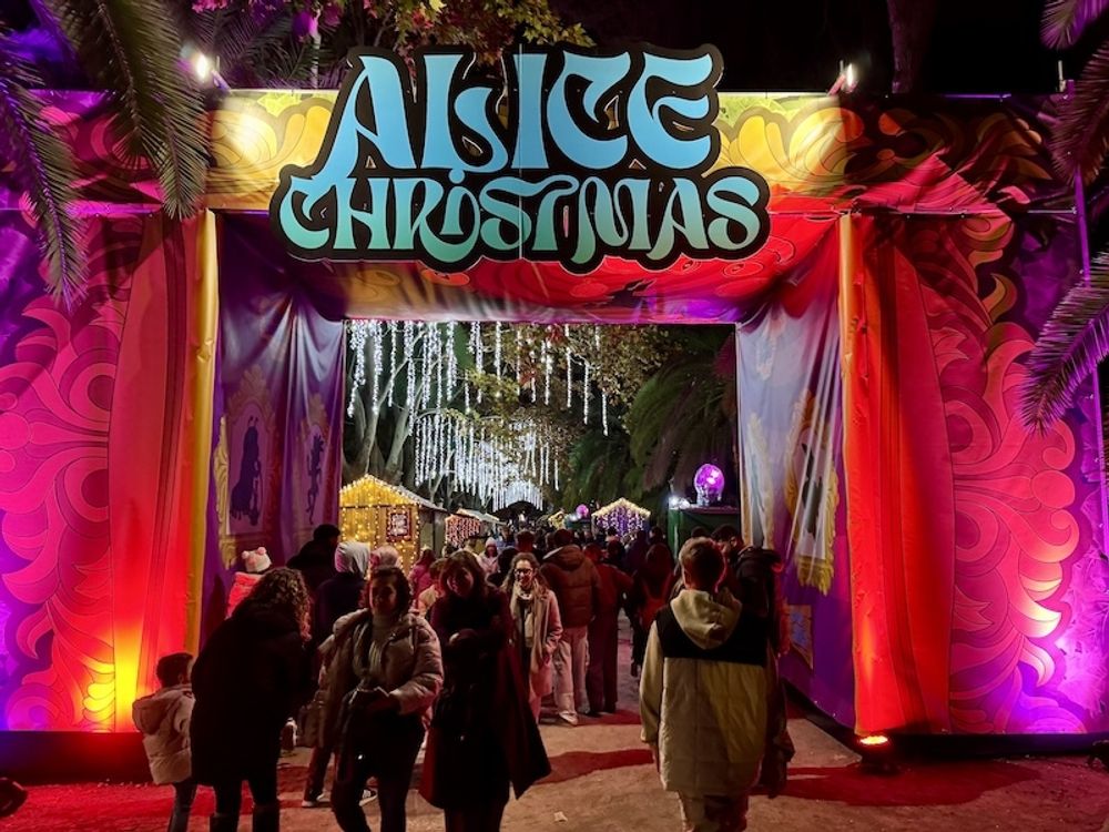 Temat p&aring; &aring;rets julbelysning i La Concepci&oacute;n i M&aacute;laga &auml;r Alice i Underlandet.
