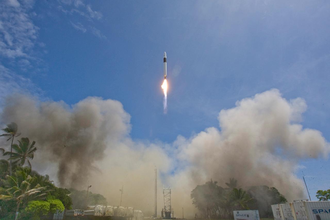 Décollage de la fusée Falcon 1 lors de son quatrième vol, en 2008.