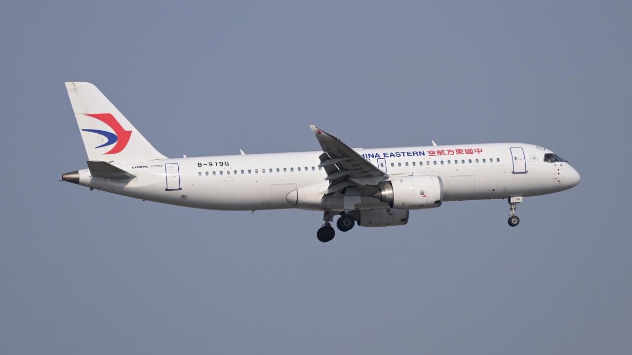 COMAC C919 de China Eastern en approche de l’aéroport de Shanghai-Hongqiao.