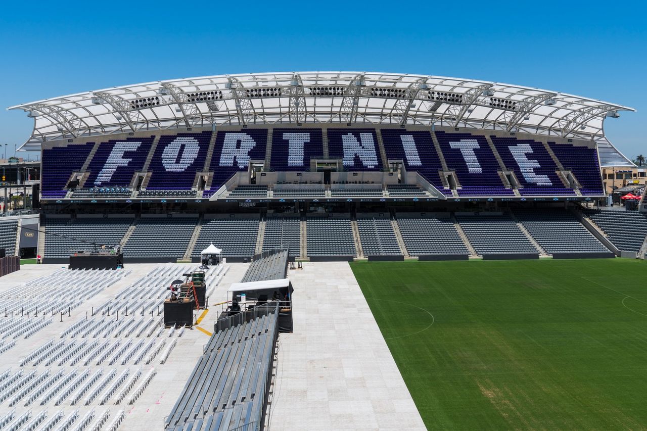 Photo d’archive d’un événement Fortnite Pro-Am en stade, utilisée pour illustrer la transformation du FNCS en spectacle esport mondial.