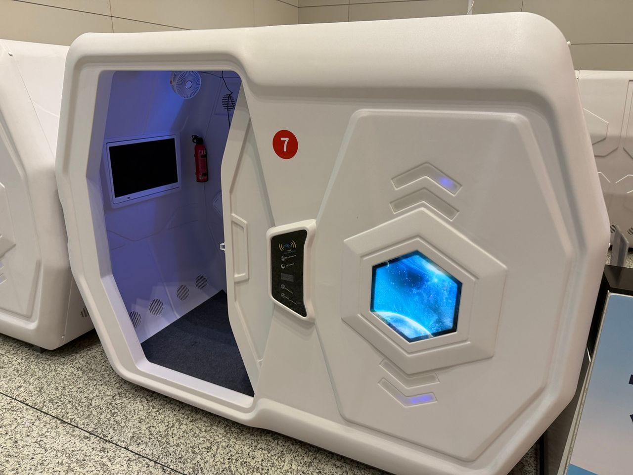 Cabine de repos numéro 7 ouverte dans le Terminal 2 de Guangzhou-Baiyun.