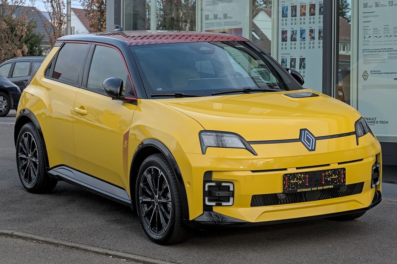 Renault 5 E-Tech Electric utilisée comme photo contextuelle du marché français de la voiture électrique.