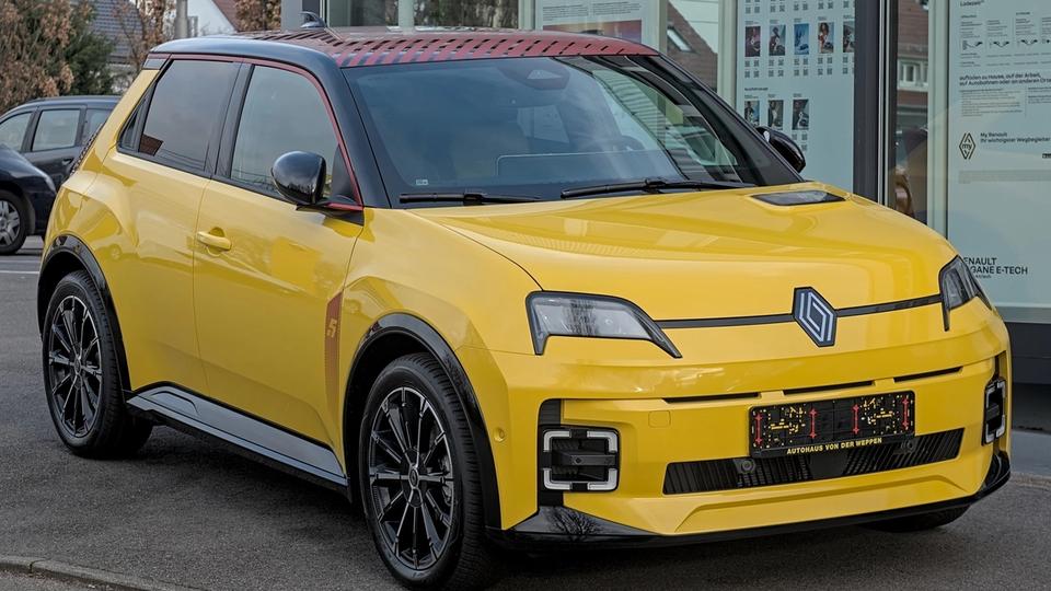 Renault 5 E-Tech Electric utilisée comme photo contextuelle du marché français de la voiture électrique.