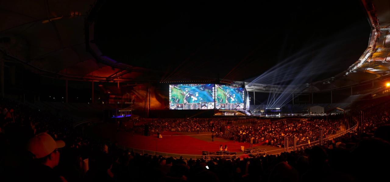 Vue panoramique de la finale des Worlds de League of Legends 2018 devant un large public.