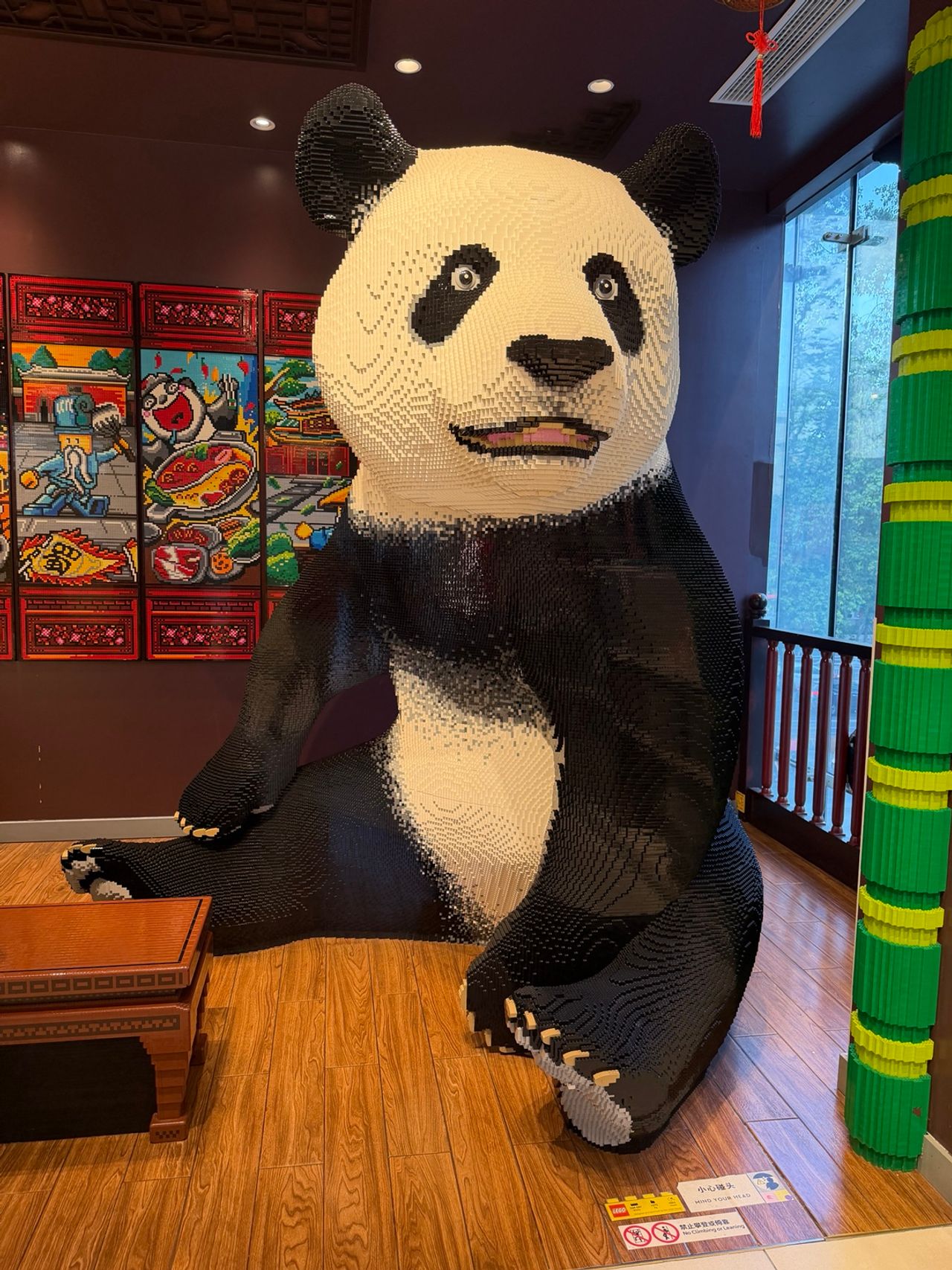 Grande sculpture de panda construite en briques LEGO à Chengdu.