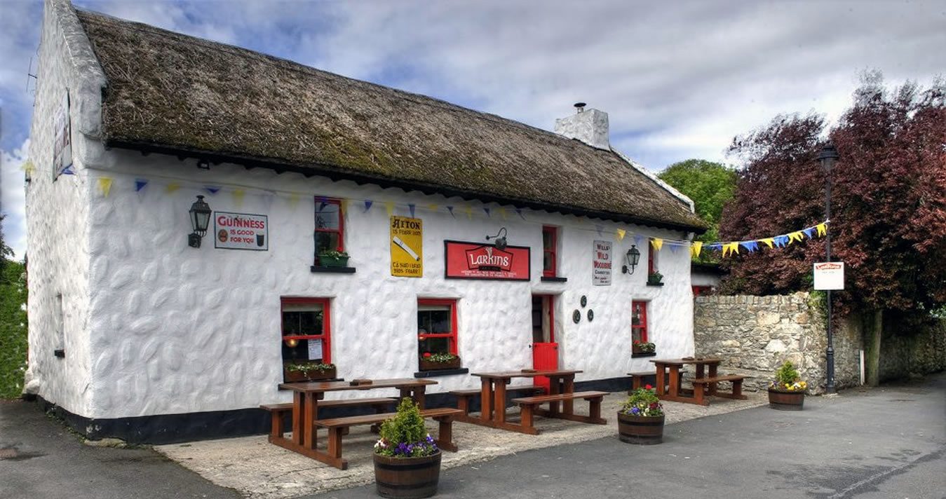 Larkins pub lough derg
