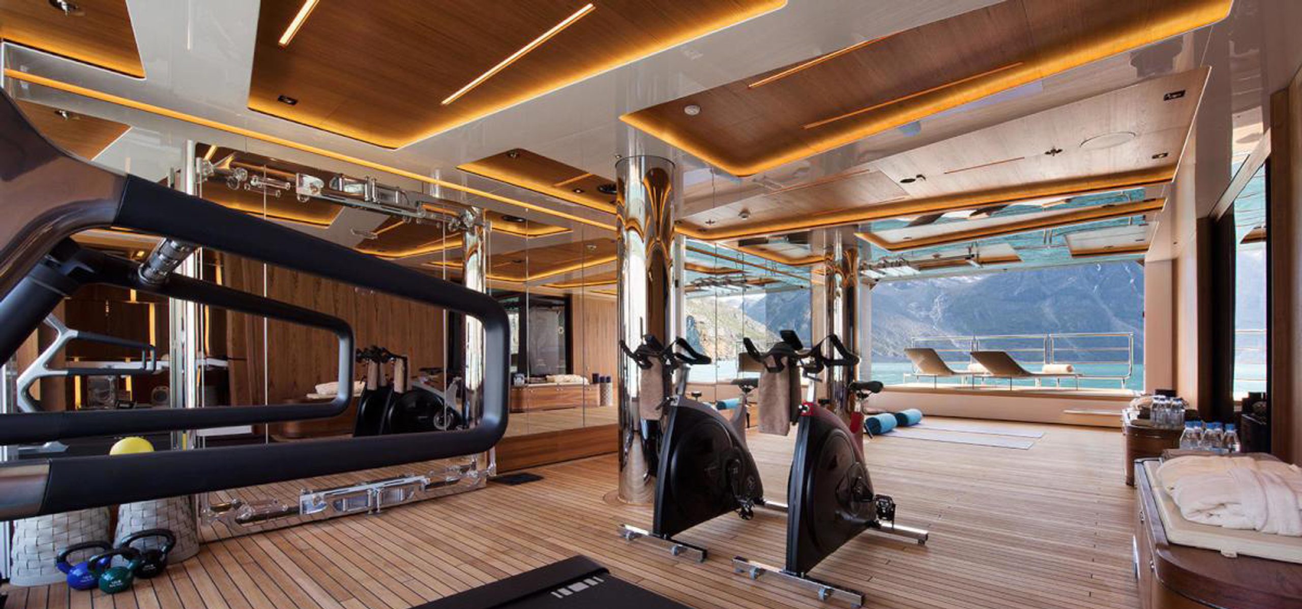 Heli-skiing super yacht
