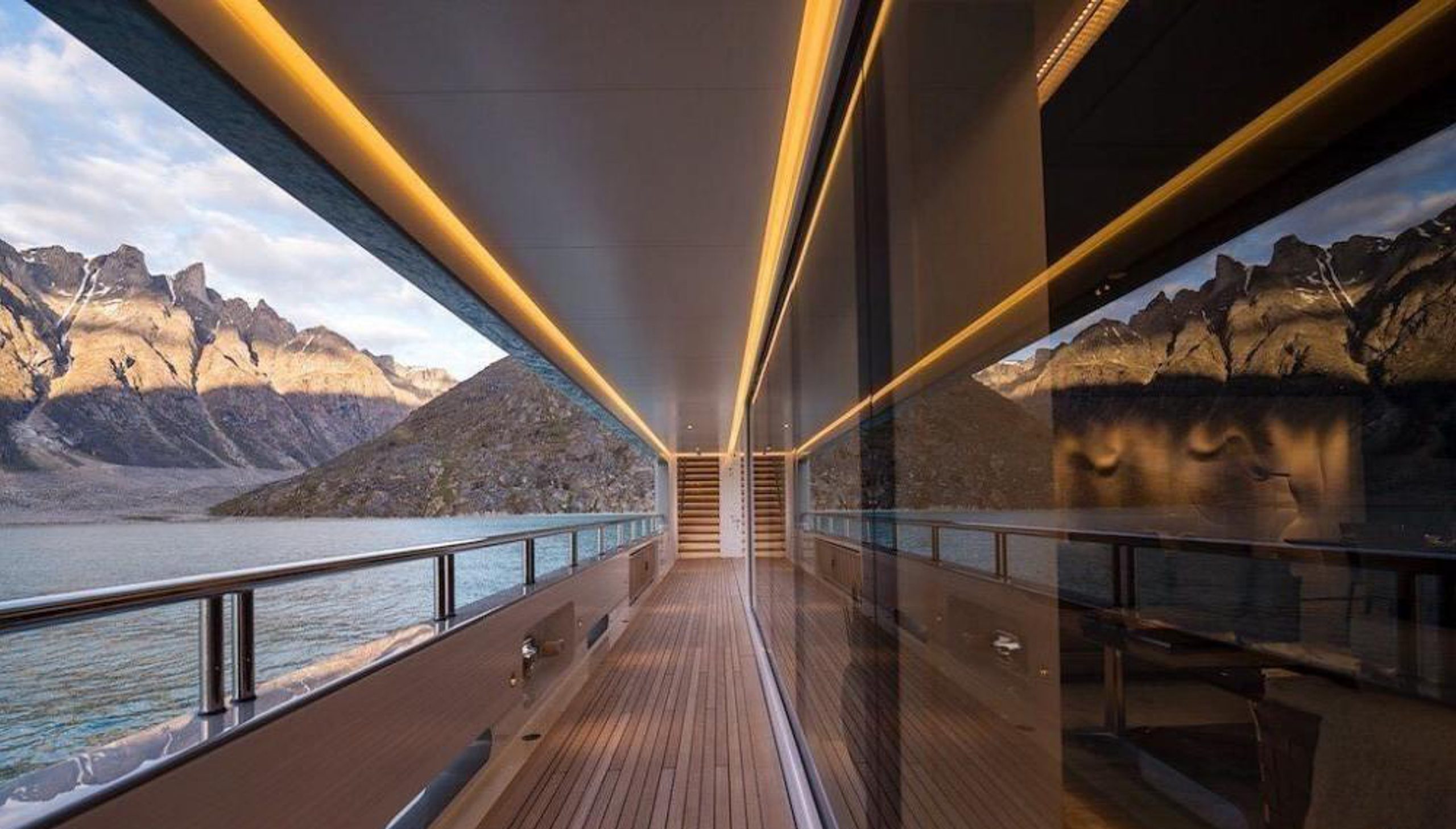 Heli-skiing super yacht