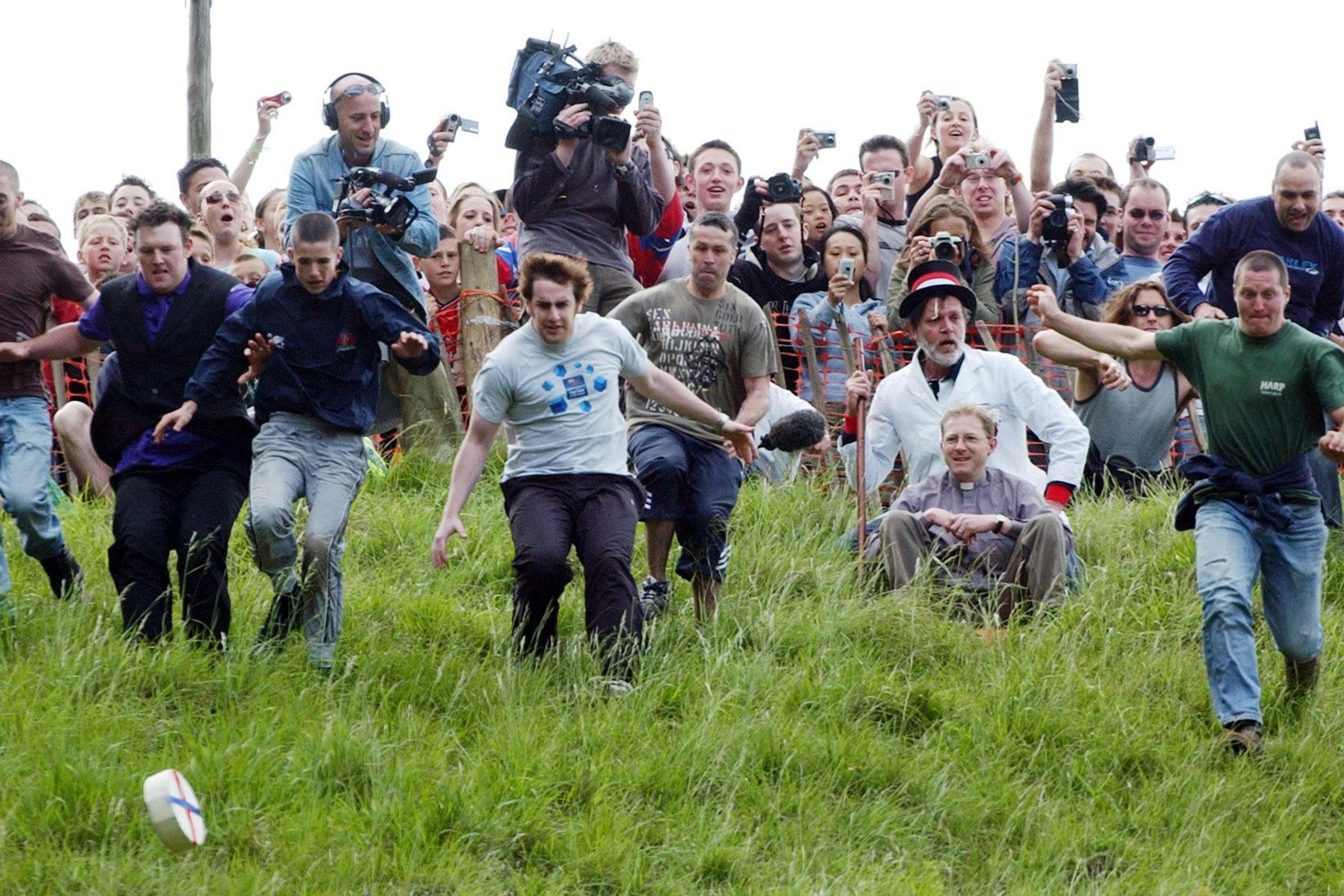 worlds quirkiest events cheese rolling