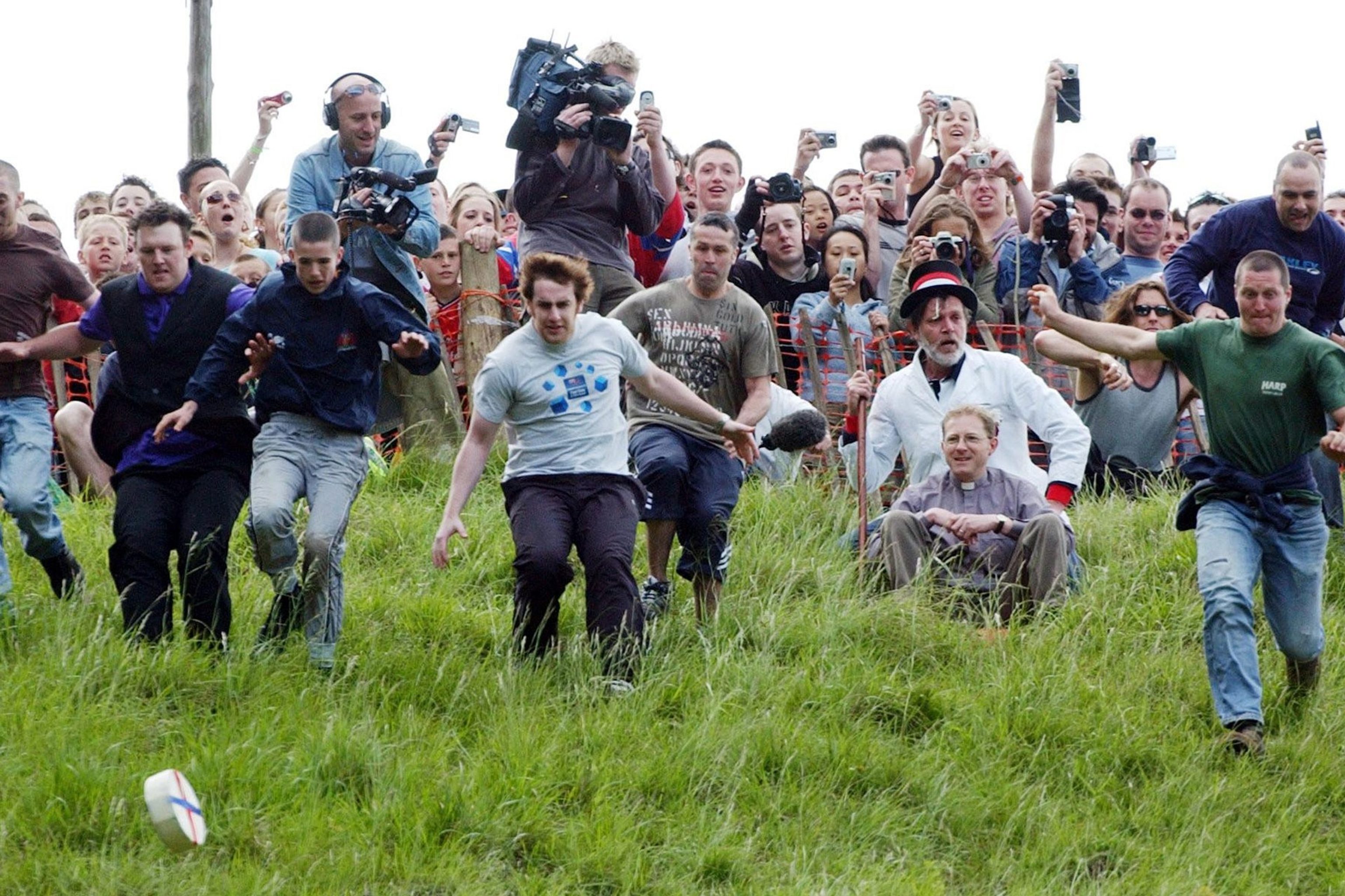 worlds quirkiest events cheese rolling