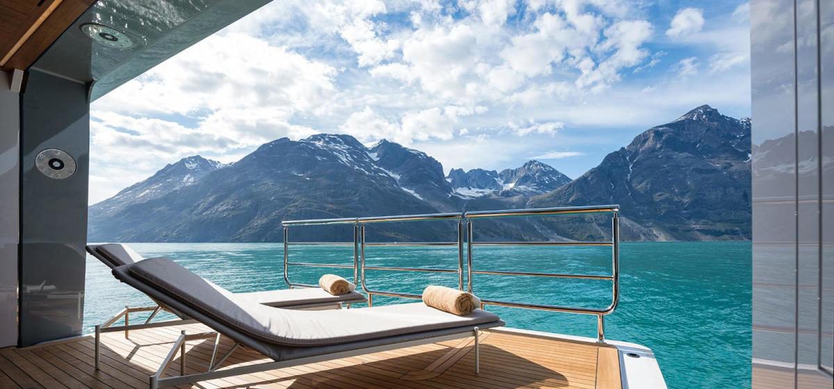 Heli-skiing super yacht