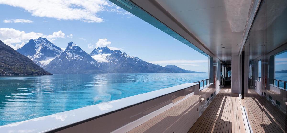 Heli-skiing super yacht