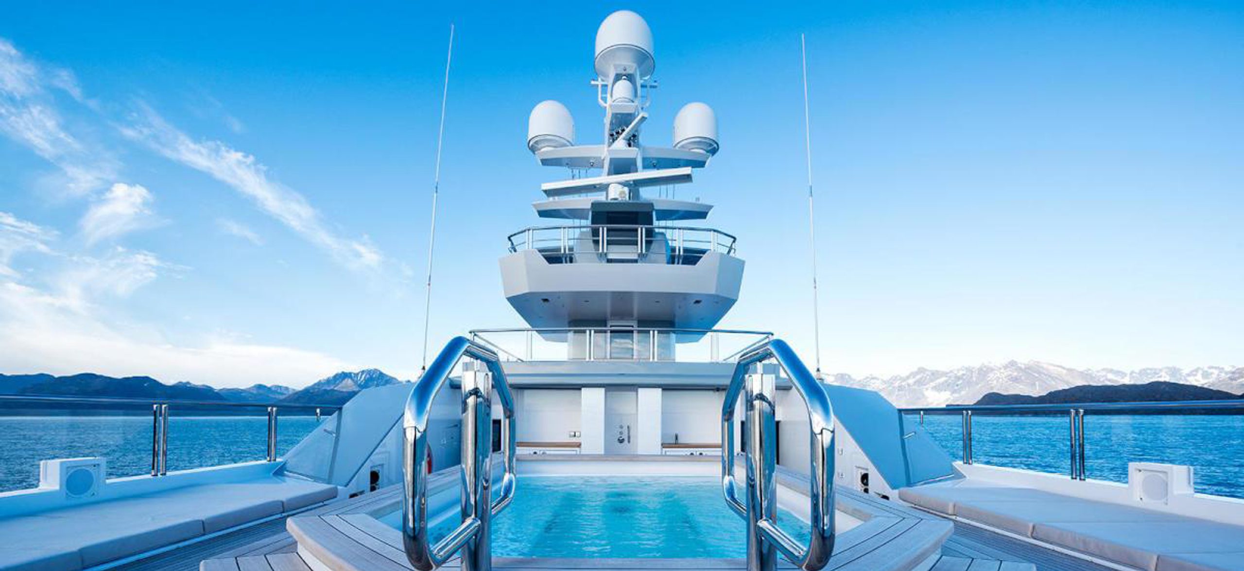 Heli-skiing super yacht