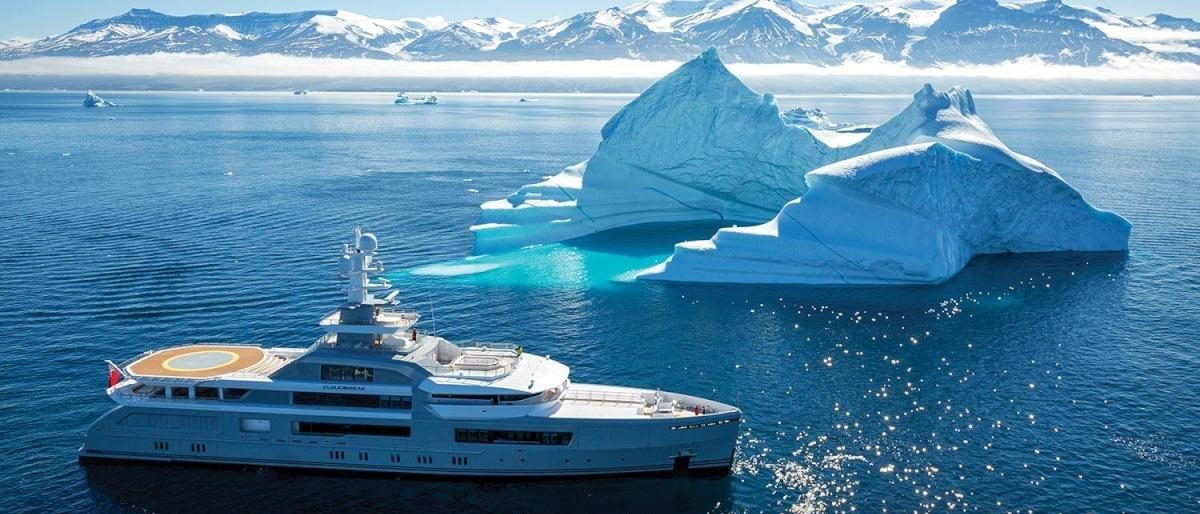 Heli-skiing super yacht