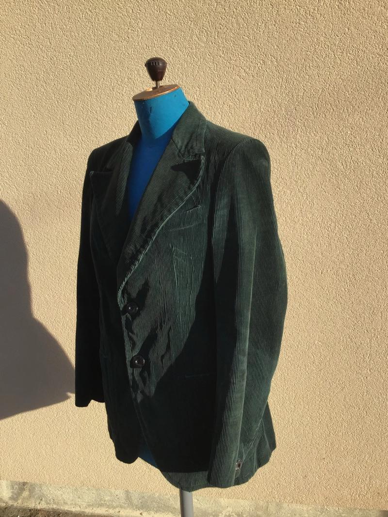 La veste en velours vert avant transformation, de profil