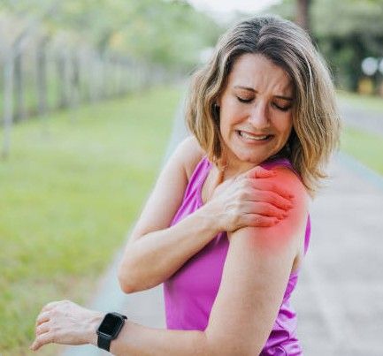 Dor no Ombro: Como o Pilates trata e alivia a Rigidez na Região