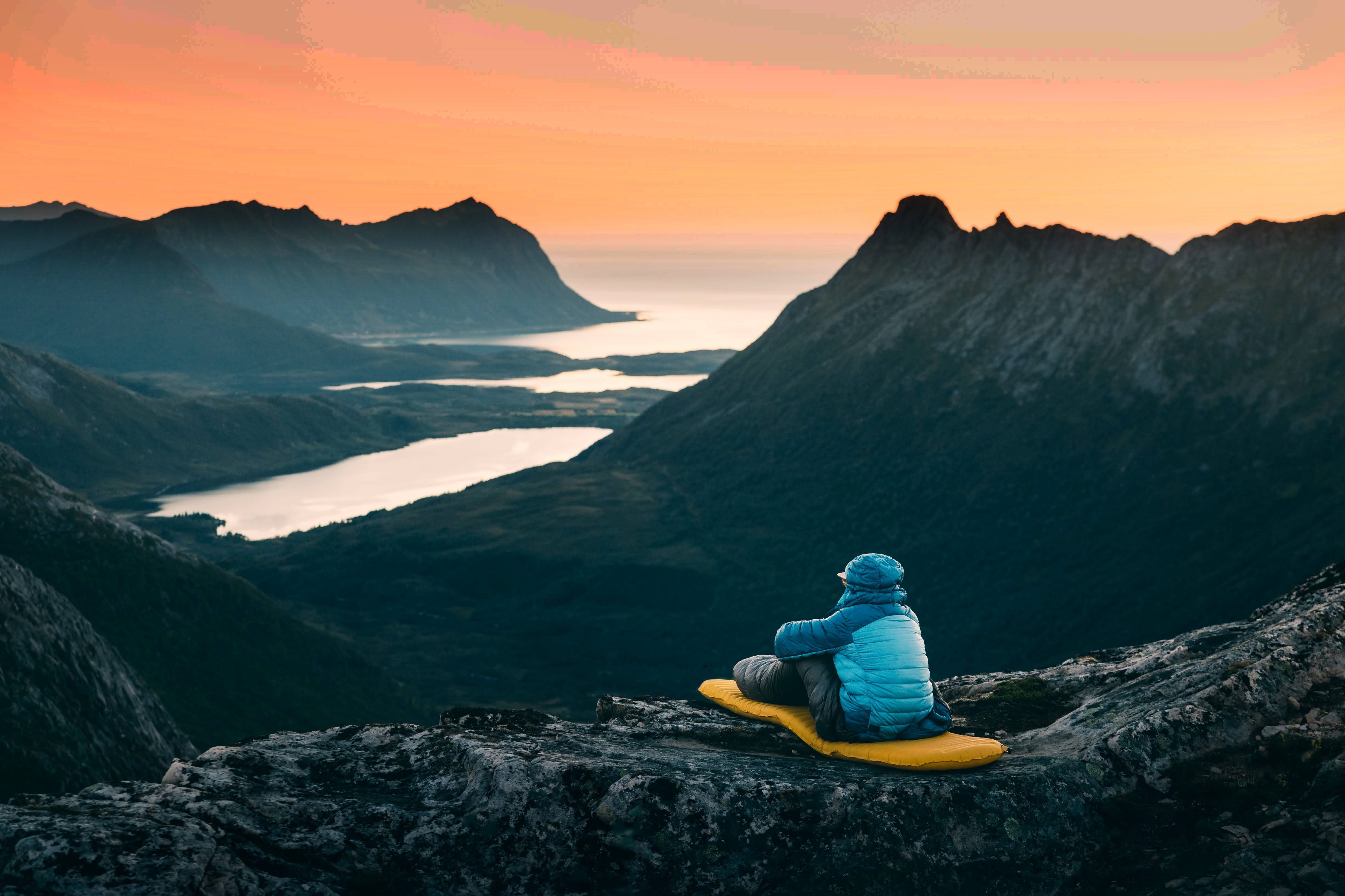 Sun sets in the mountains