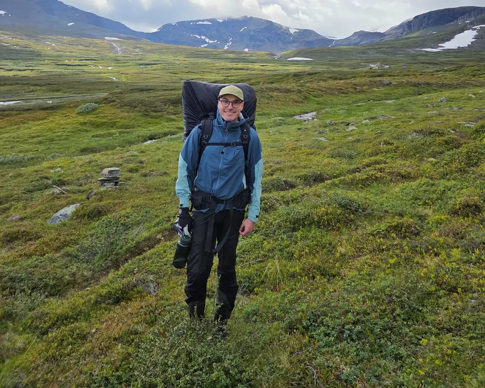 Hakan in the mountains near sytertoppen