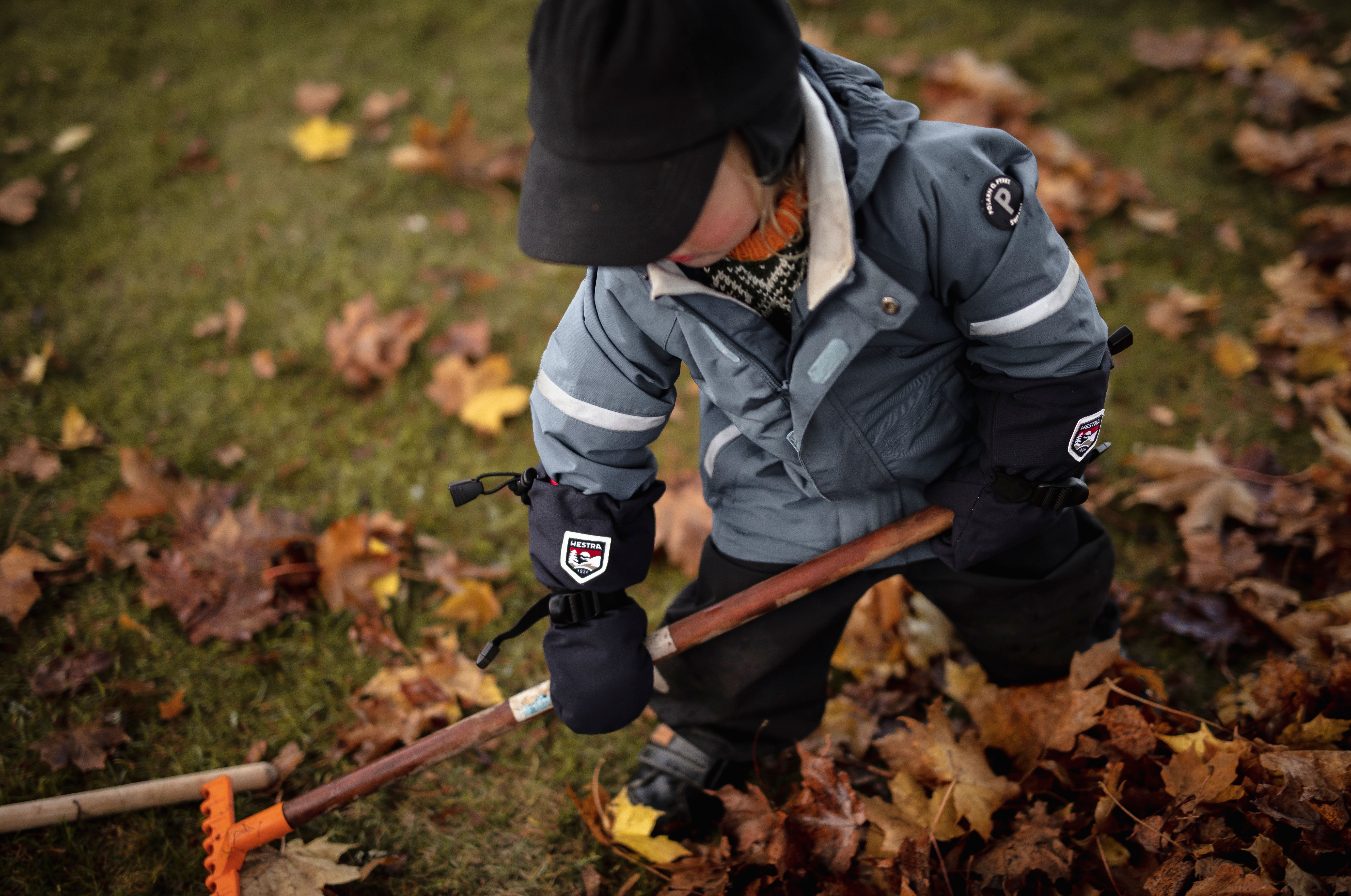 Hestra junior gloves in use