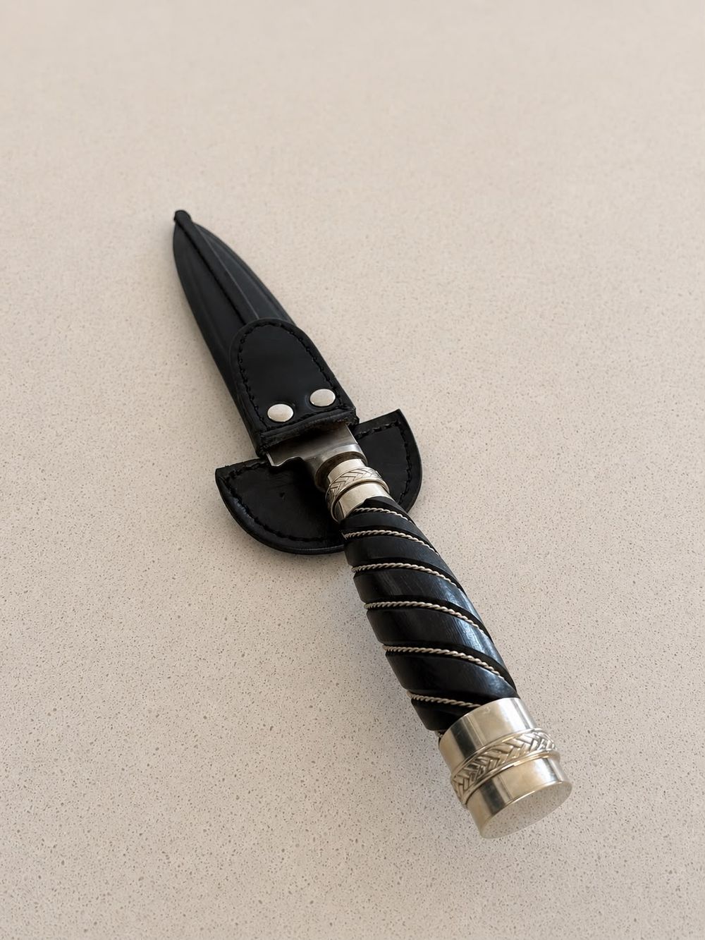 Cuchillo gallonado negro — miniatura 2