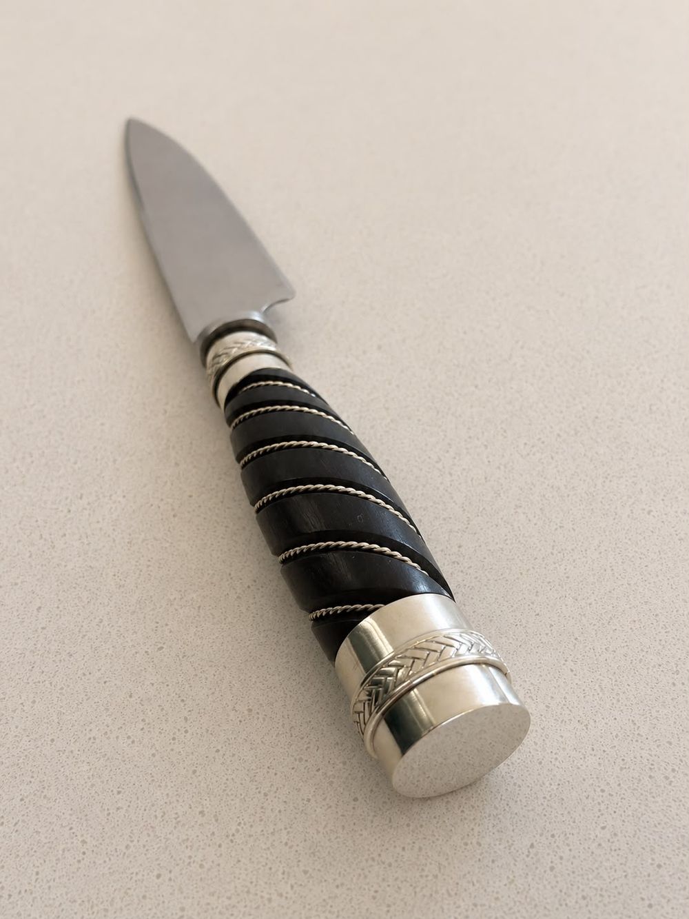 Cuchillo gallonado negro