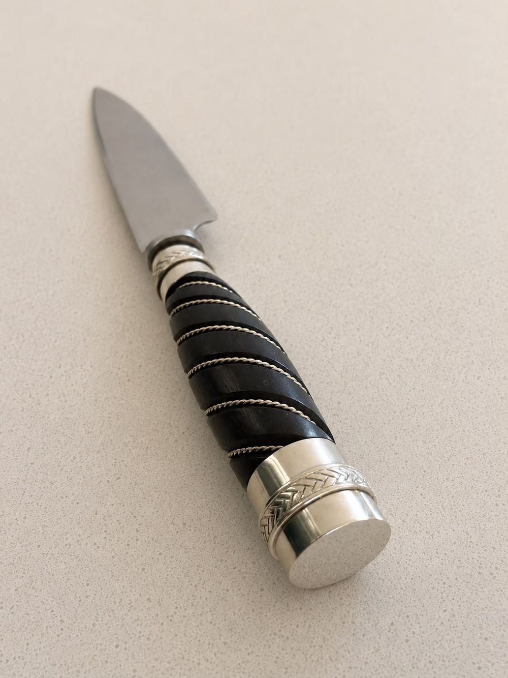 Cuchillo gallonado negro