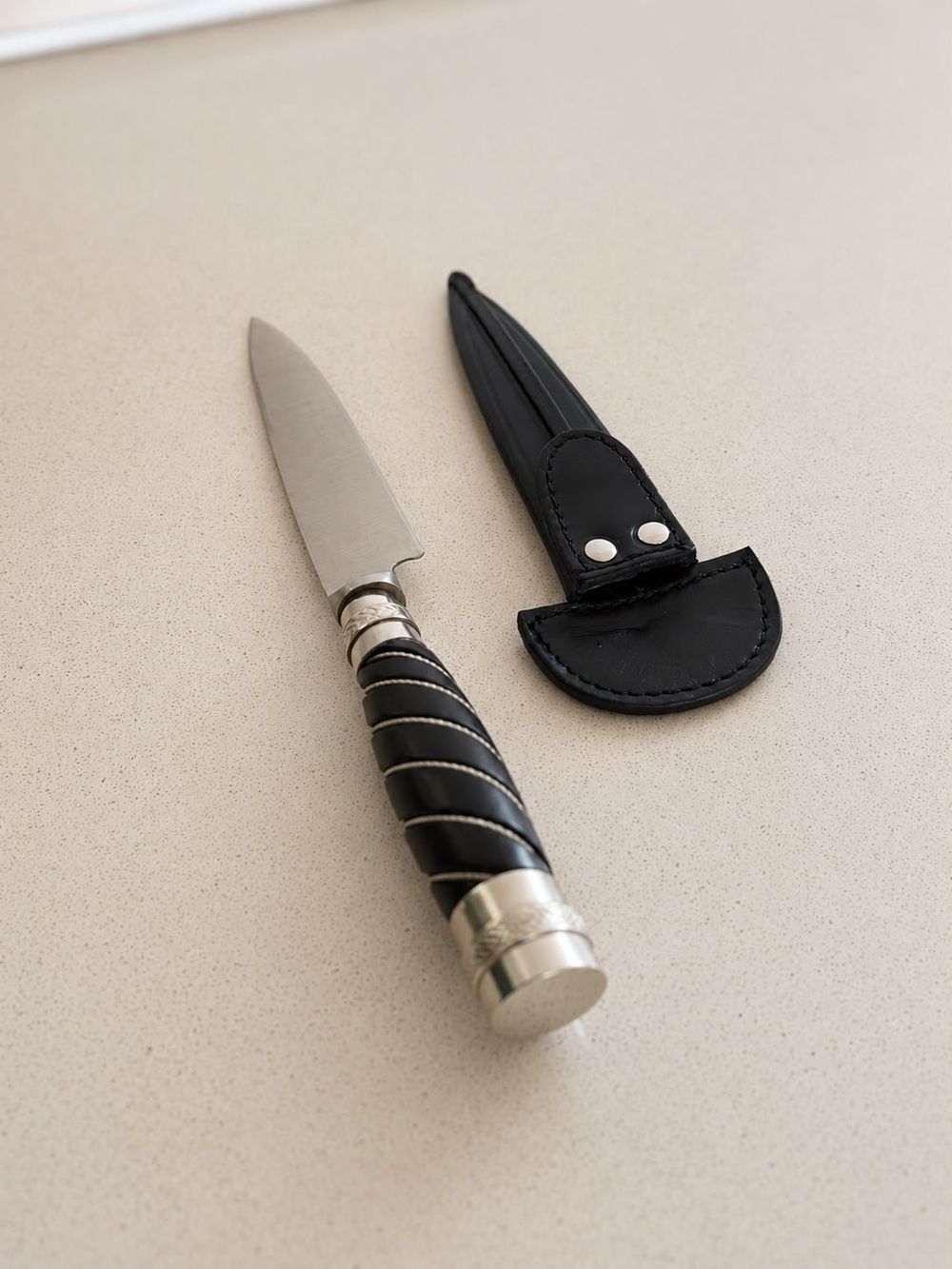 Cuchillo gallonado negro — miniatura 4