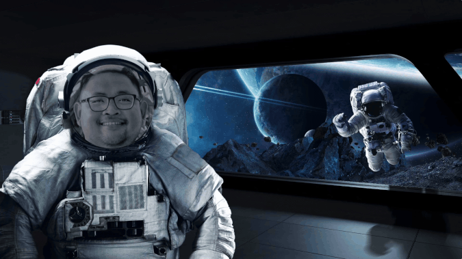 宇宙飛行士スーツの中に眼鏡をかけた人物