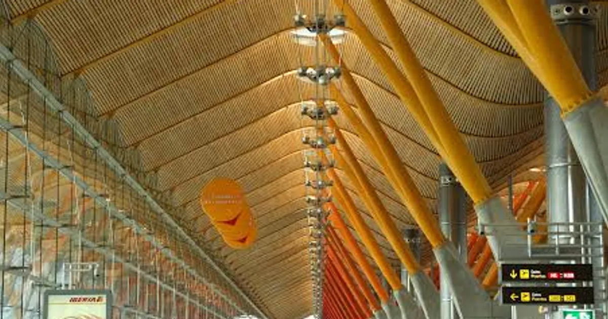 Acciona, Ferrovial, Sacyr, OHLA, y Elecnor pujan por las primeras obras de ampliación de Barajas