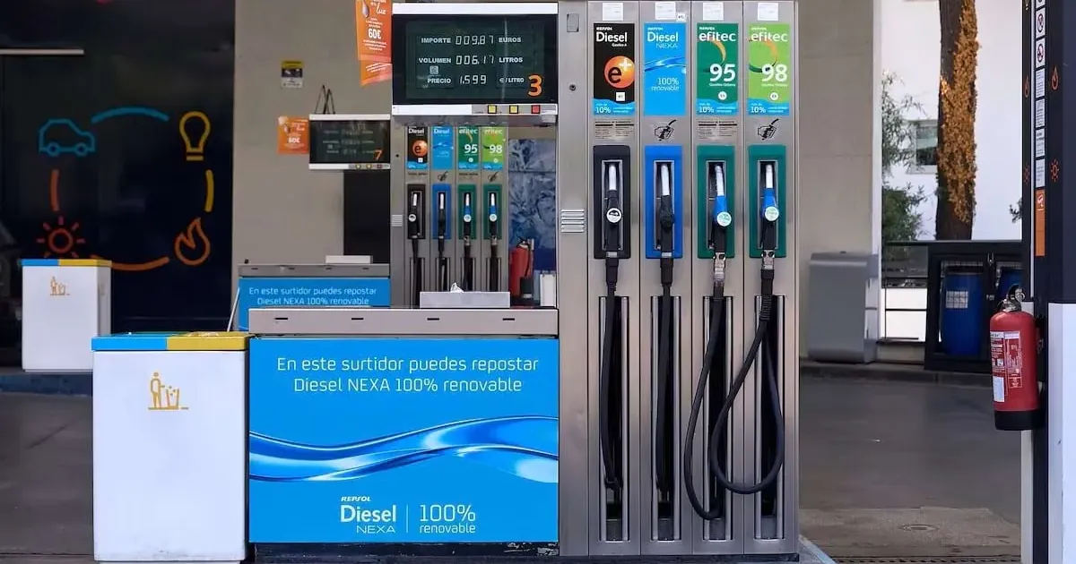 Repsol presenta una nueva gasolina “renovable” que emite un 70% menos de CO2 y que cuesta nueve céntimos más