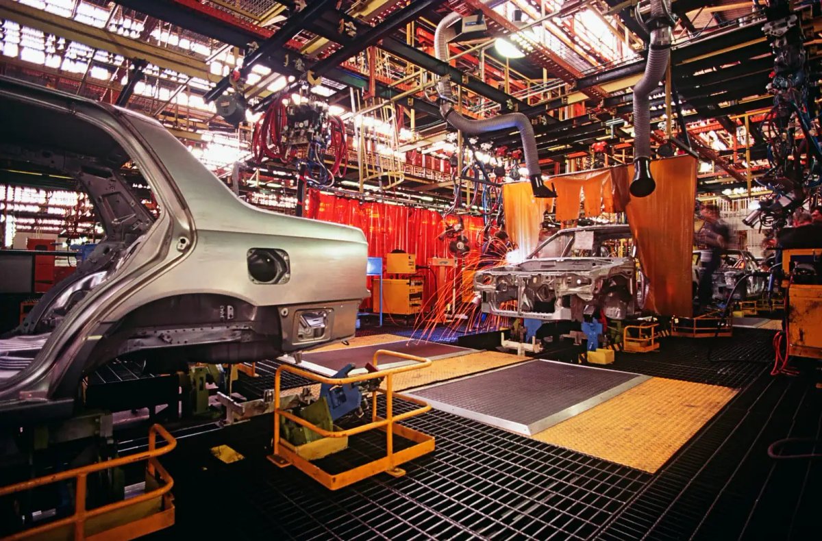 IoT in Industry: How Smart Solutions Revolutionize Production