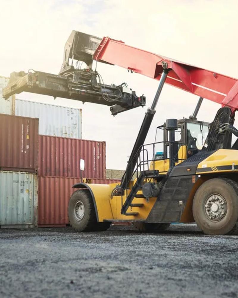 Overcoming Traditional Supply Chain Challenges with IoT-Based Solutions