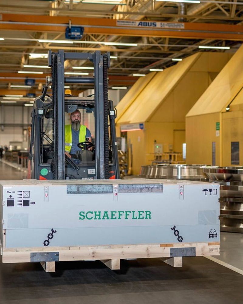 GPS-gestütztes Tracking in der Großlagerlogistik – Schaeffler erweitert Smart-Box-System