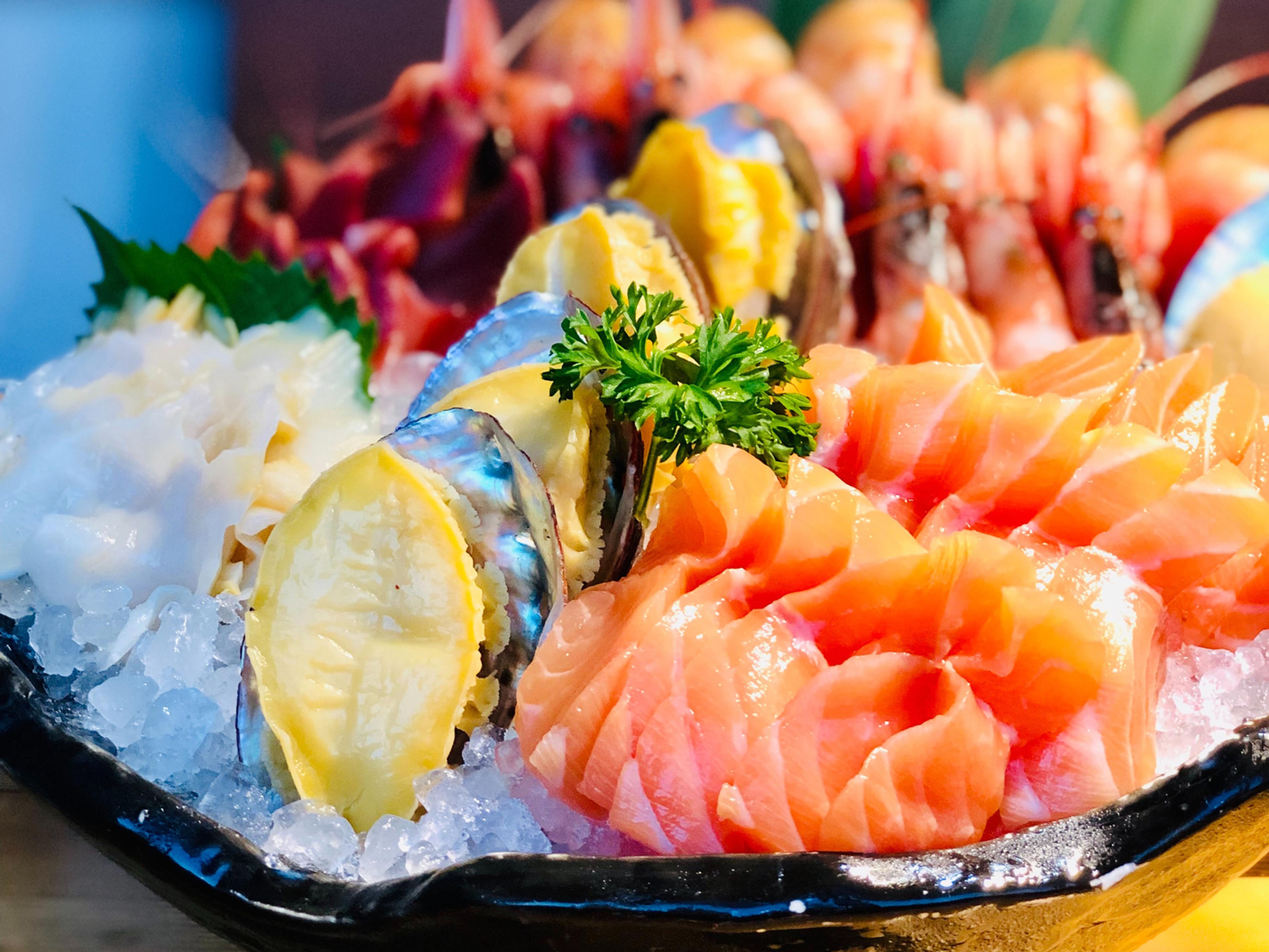 An array of seafood in a bowl of ice. 
