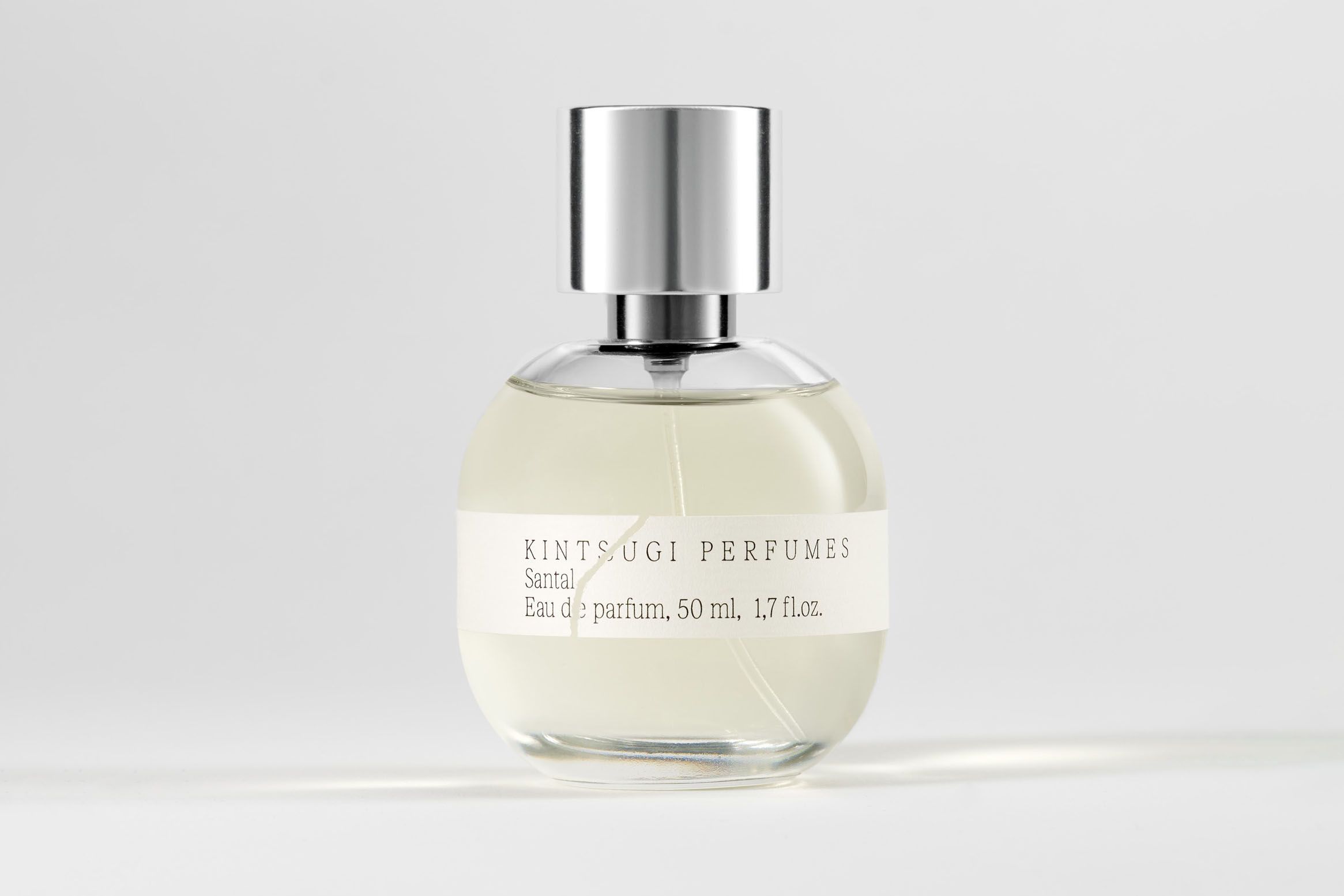 Doften Santal från Kintsugi mot en ljus bakgrund.