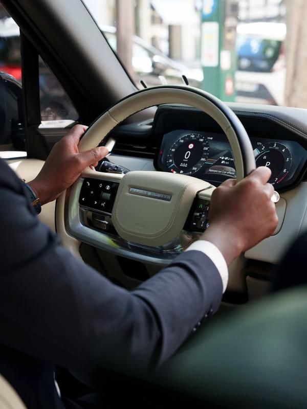 Véhicule de transport terrestre sécurisé avec chauffeur de sécurité KFM Protection