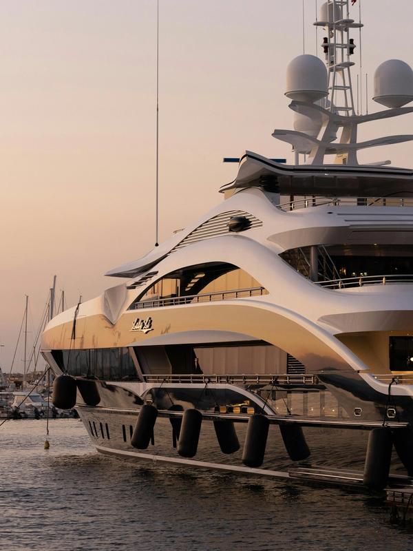 Superyacht protégé au port par les agents KFM Protection