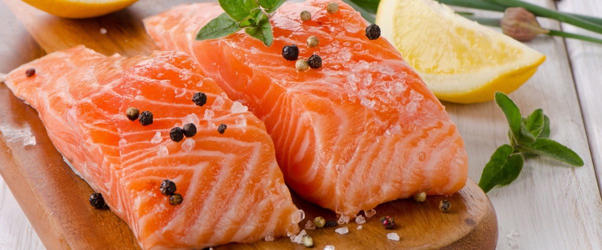 Salmon with Salt and Pepper and lemon