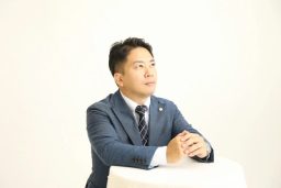 代表行政書士 竹本竜基｜外国人ビザ・M&A・許認可を支援する東京の行政書士
