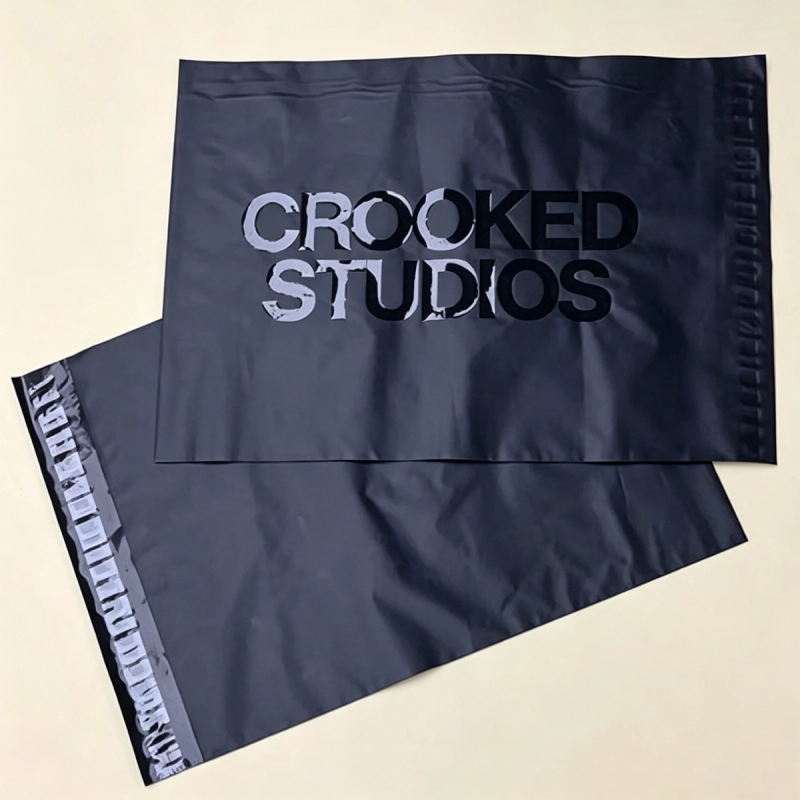 Poly mailers variant 8