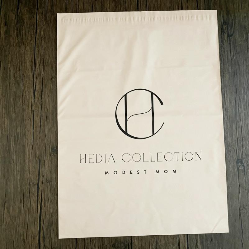 Poly mailers variant 6