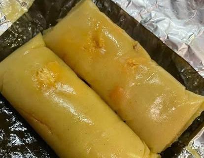Tamal hondureño envuelto listo para servir