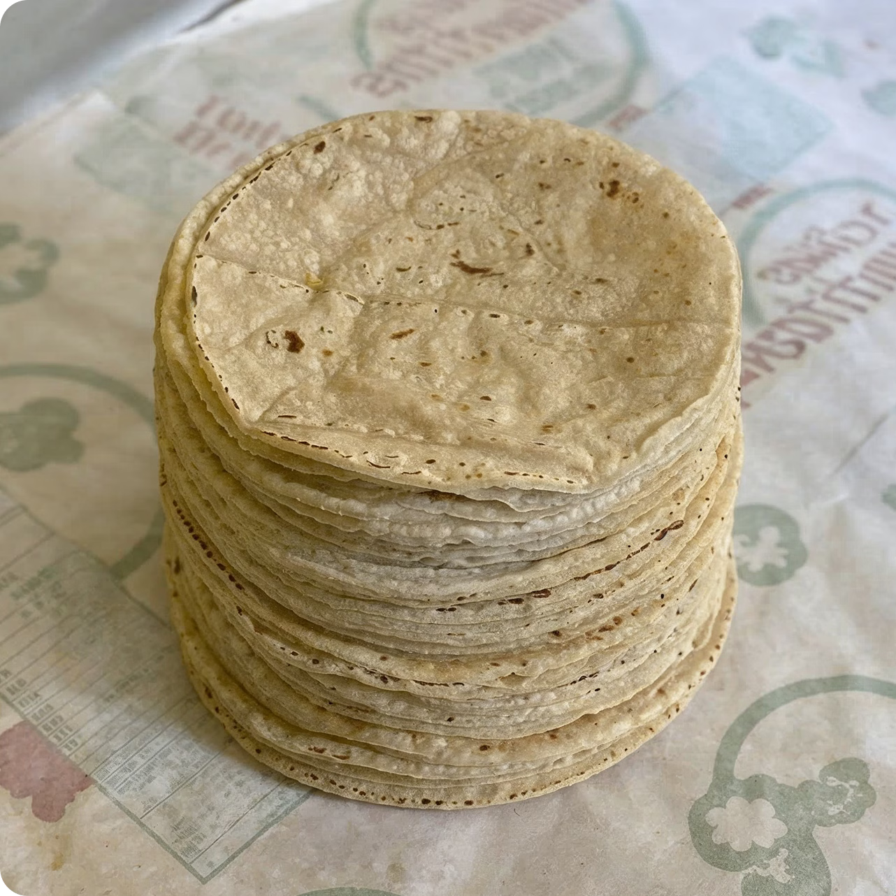 Pila de tortillas frescas recién hechas