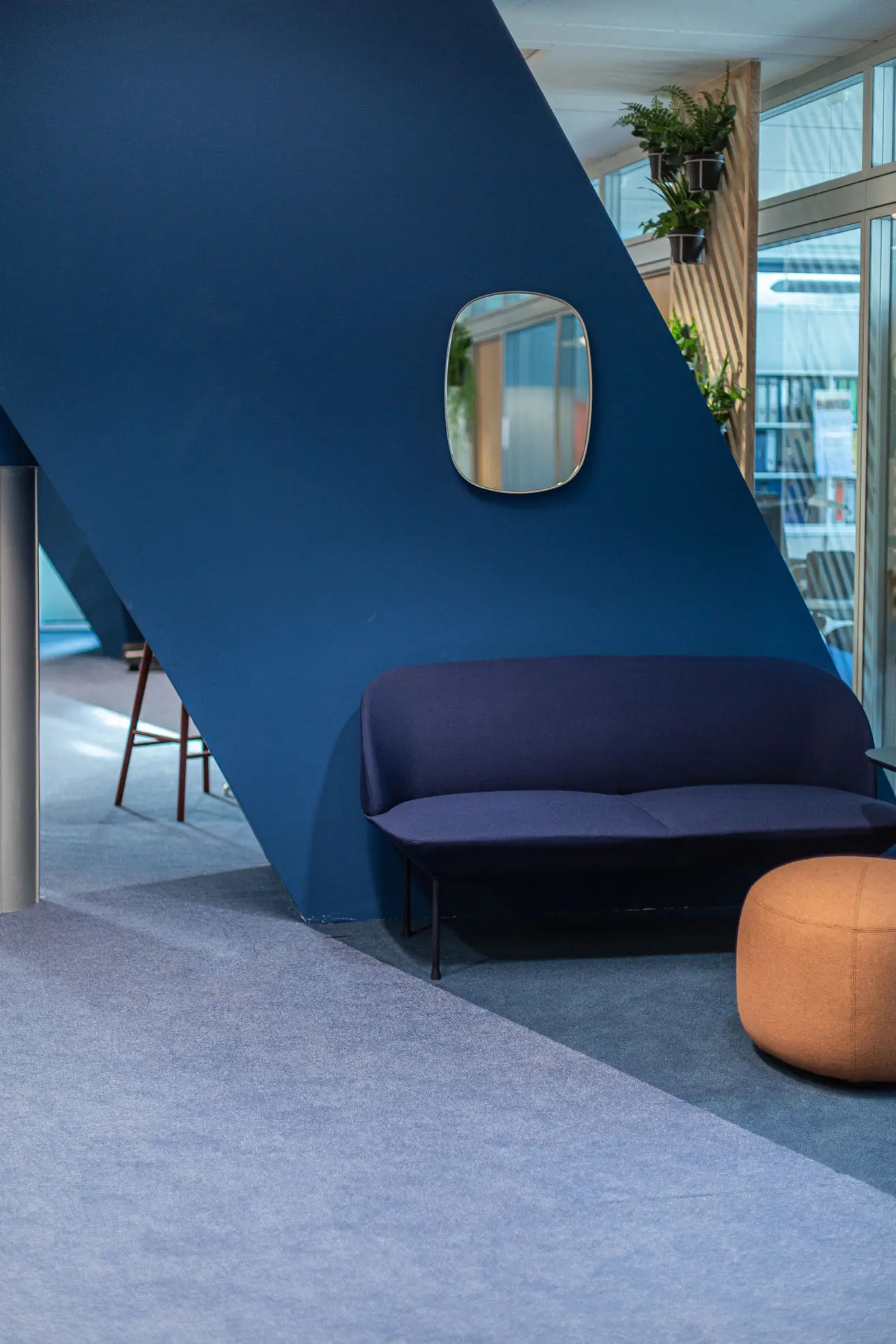 Kleine Sitzgelegenheit mit Beleuchtung