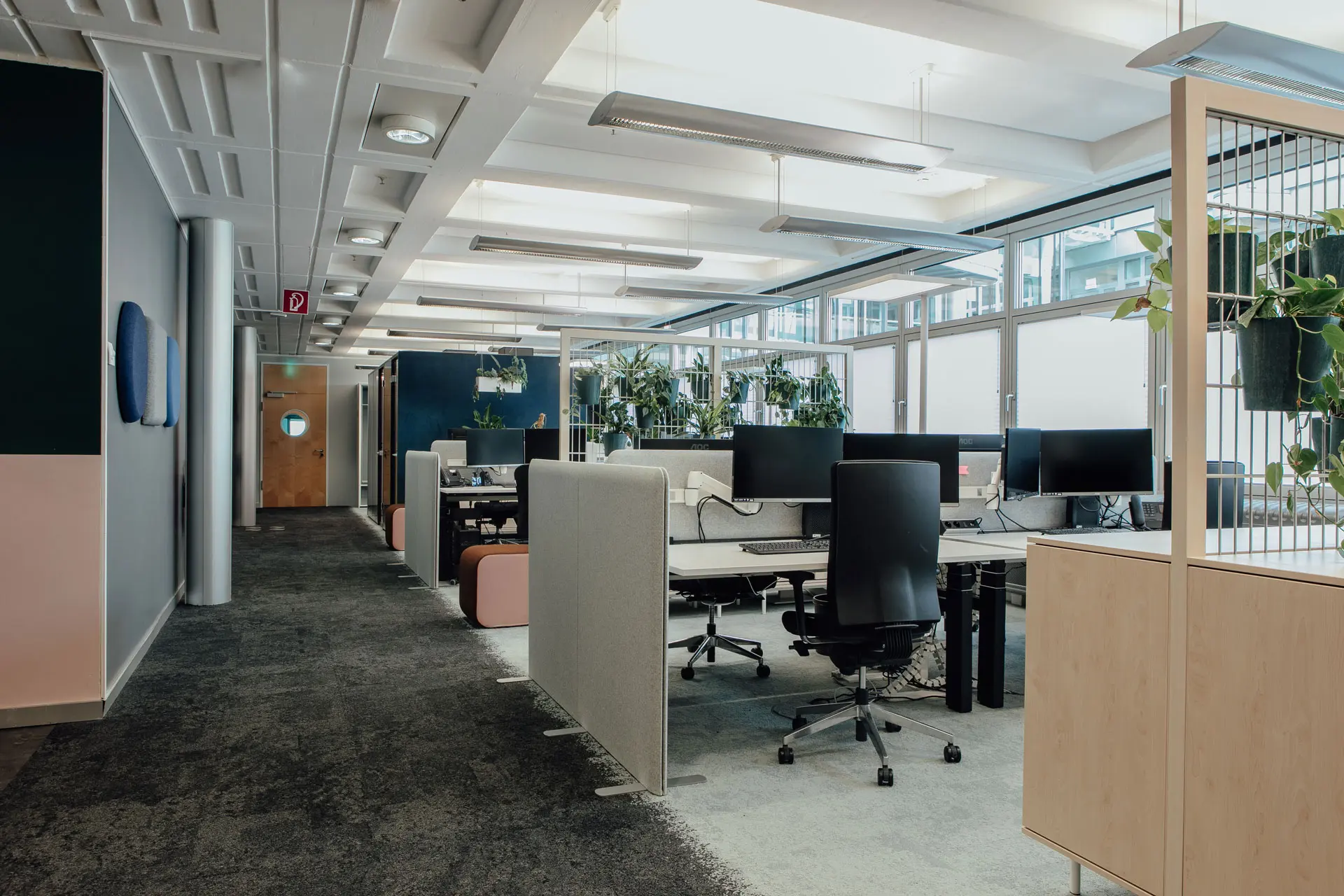 Open Space  mit ergonomischen Büromöbeln