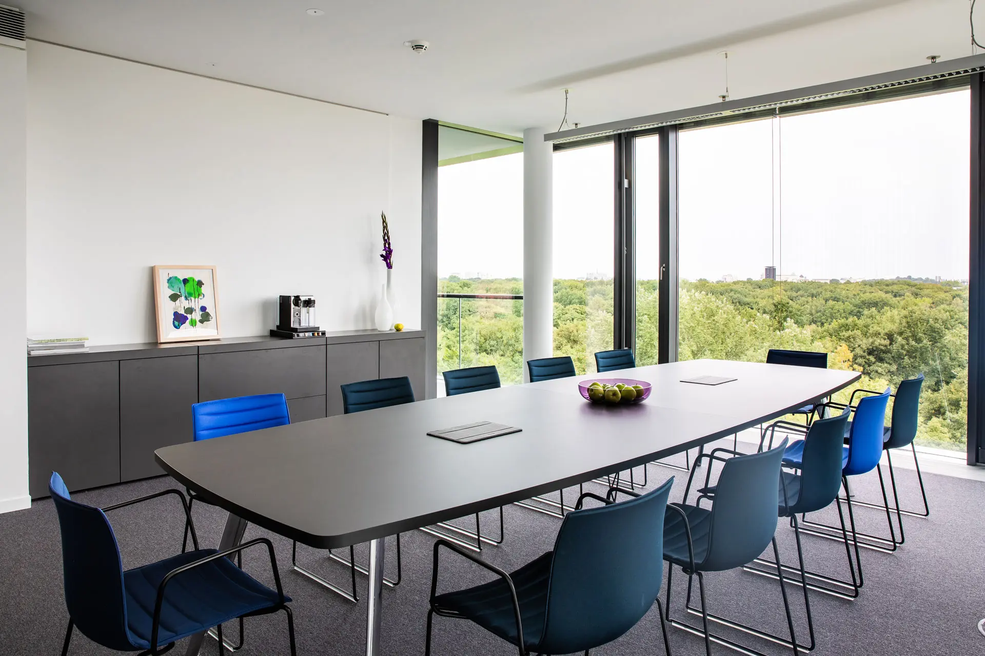 Konferenzraum mit Blick über den Tiergarten Berlins