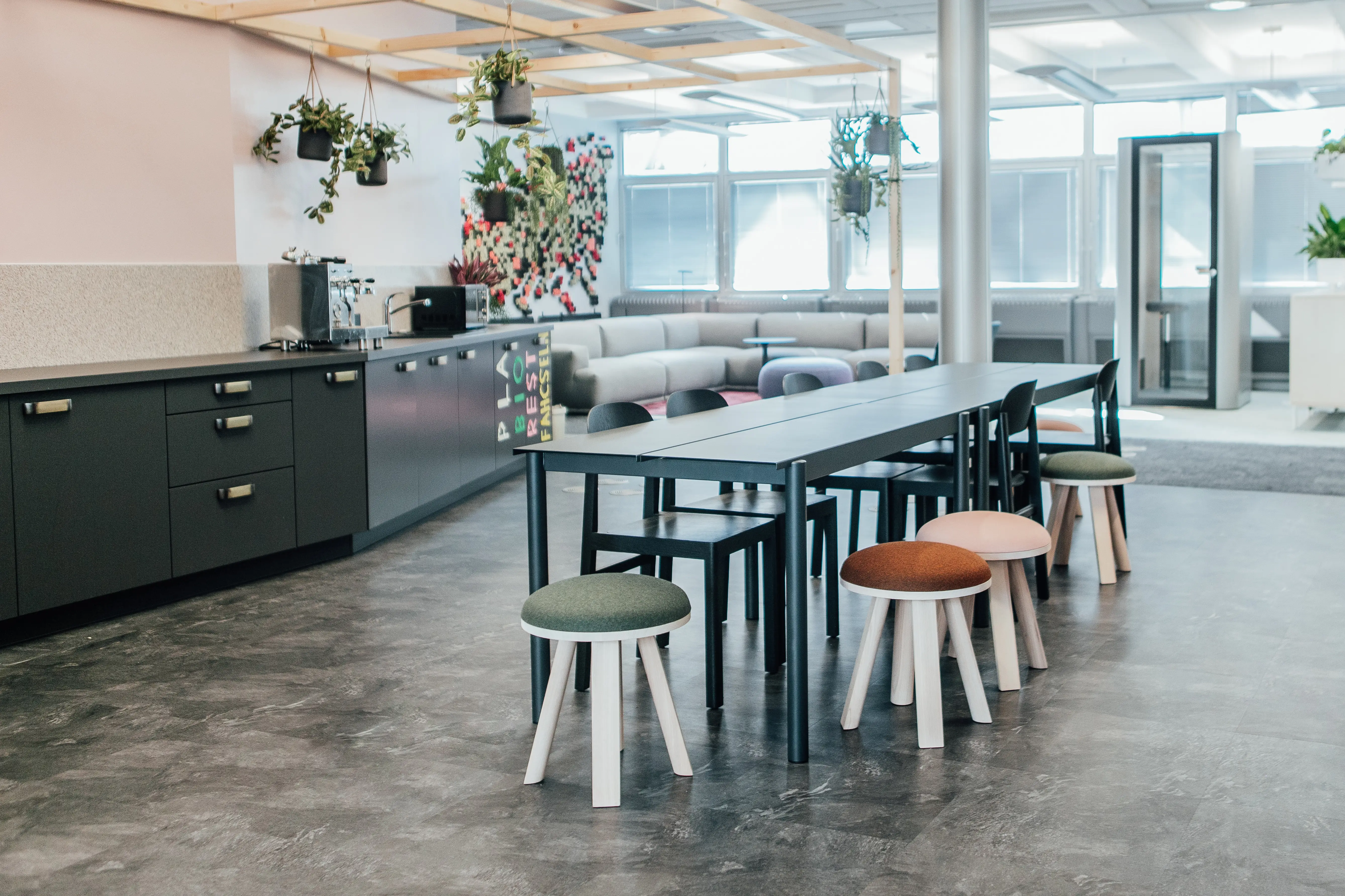 Cafeteria im IHK Berlin Office